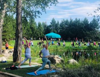 group_of_people_around_a_pond_at_the_botanical_garden_in_steamboat_springs_doing_yoga_2.jpg